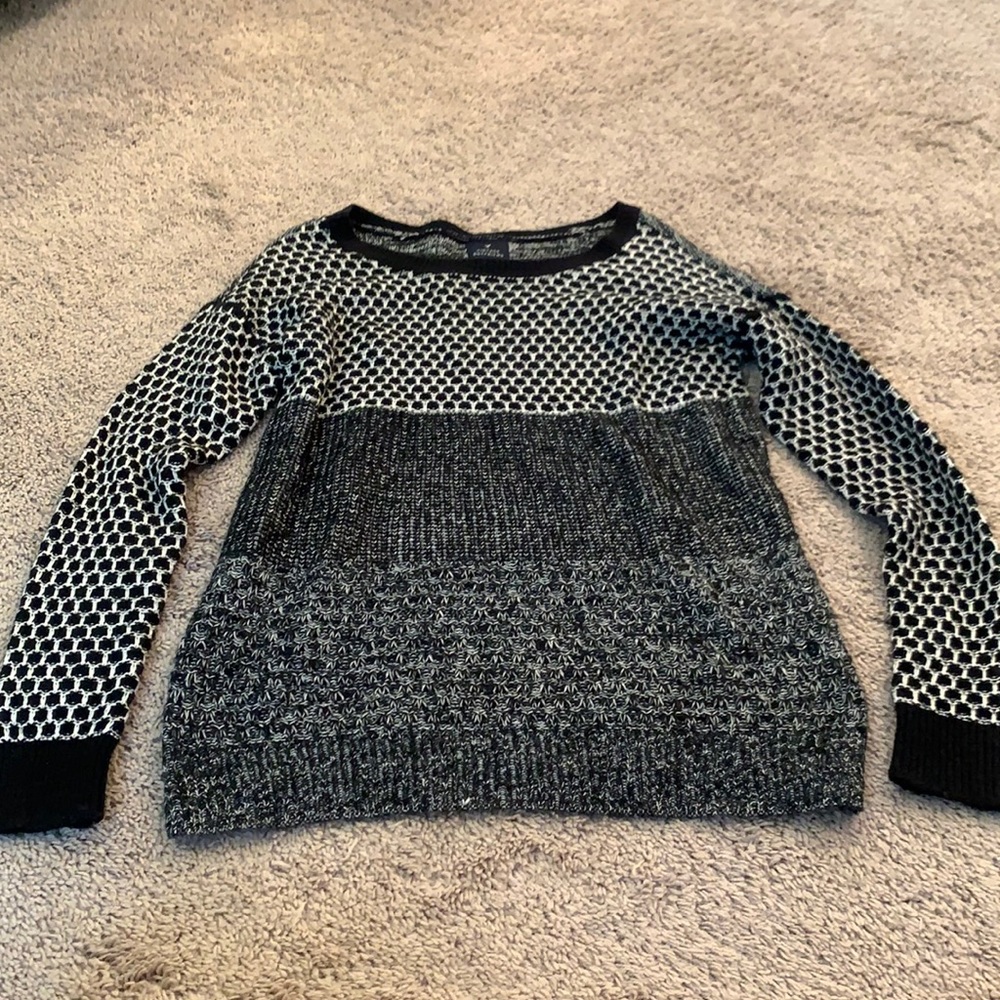 American Eagle black and white color blocking sweater